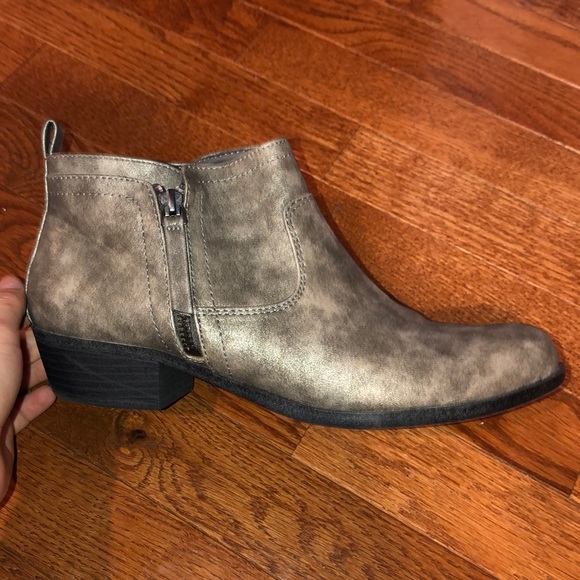 boots - Picture 2 of 4